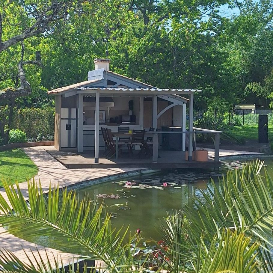 Cuisine d'été autour du bassin